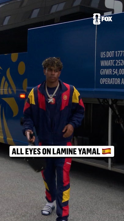 Lamine Yamal arrives on the scene ahead of his first-ever start in a FIFA World Cup match 🇪🇸