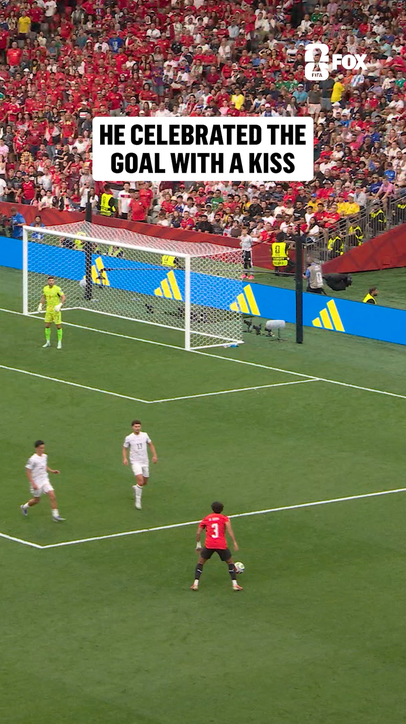 Just a small kiss on his teammates head to celebrate scoring 😂