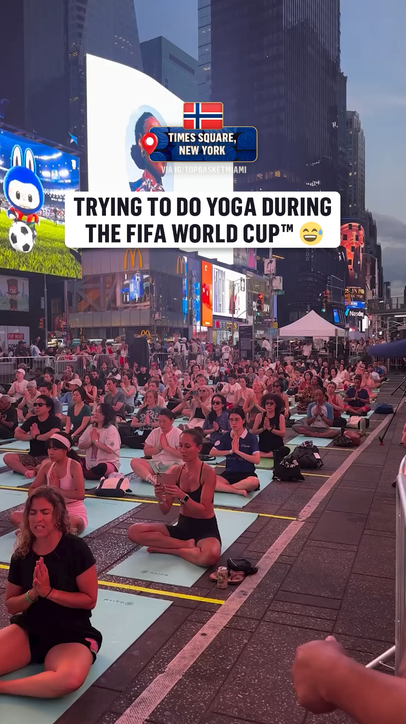 Maybe not the most relaxing yoga session 😂
