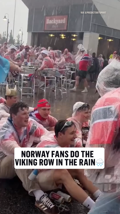 Rain won't stop Norway fans from the viking row 🌧️