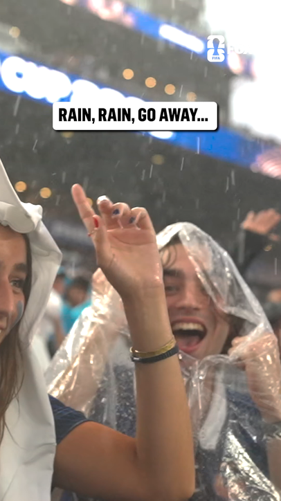 The start of the 2nd half between France and Iraq has been delayed due to thunderstorms.