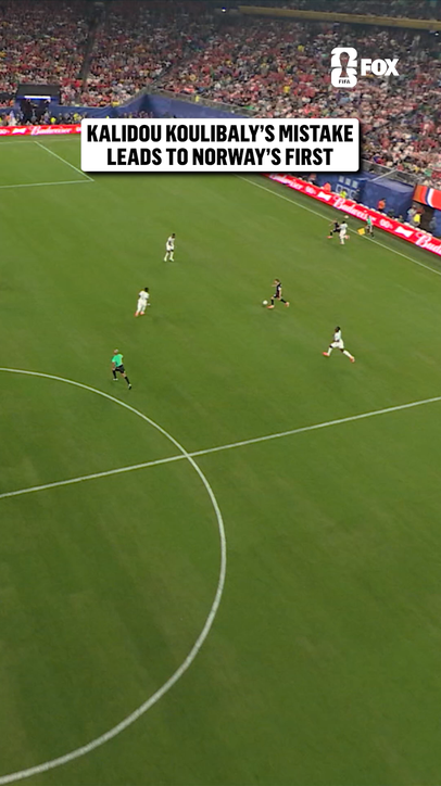 Pedersen just snuck it past Mendy for his first international goal 🇳🇴