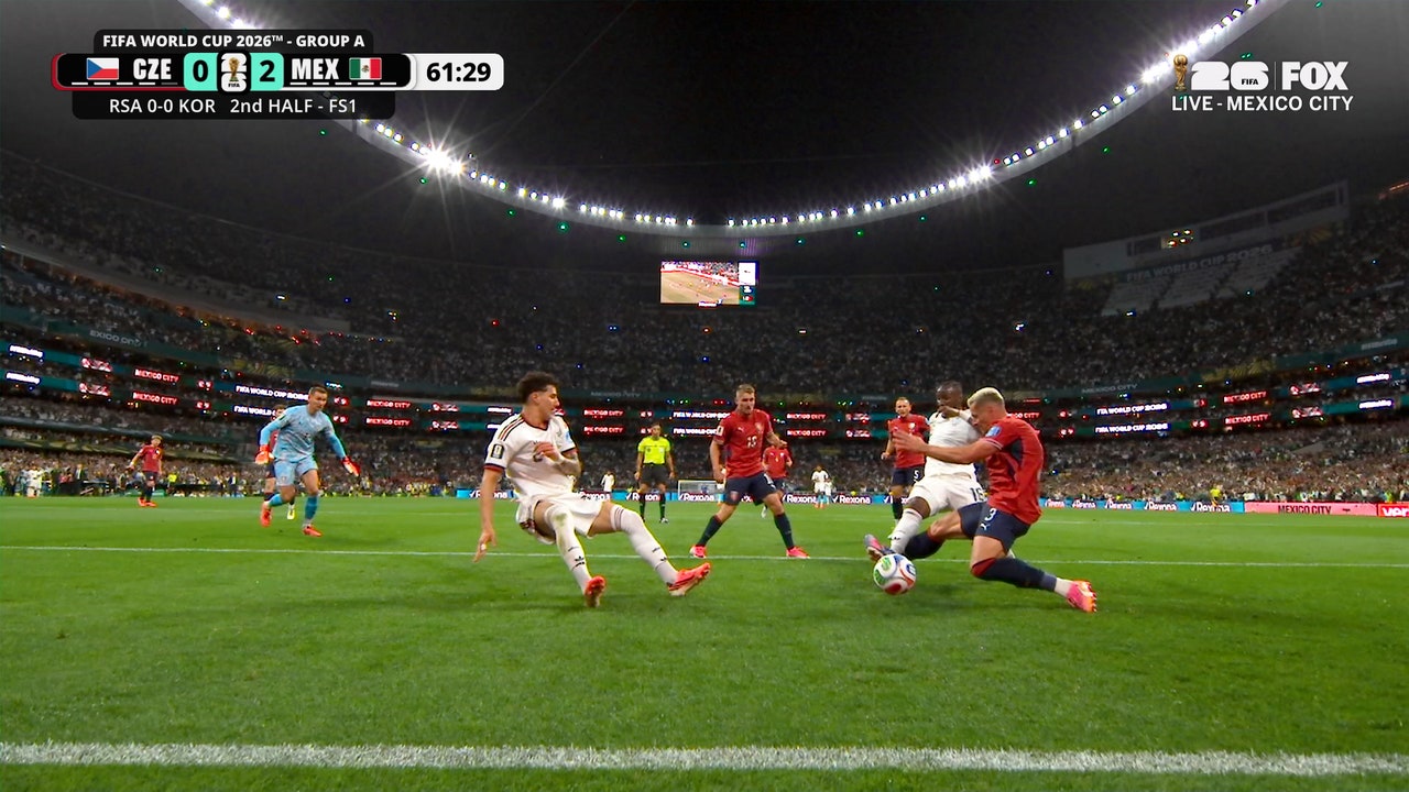 Julián Quiñones pounces on rebound for Mexico goal, extending lead over Czechia | 2026 FIFA World Cup™