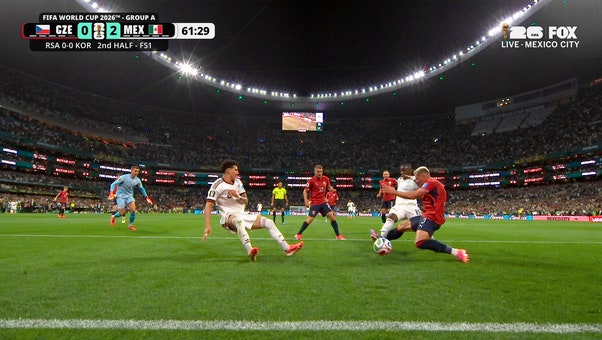 Julián Quiñones pounces on rebound for Mexico goal, extending lead over Czechia | 2026 FIFA World Cup™