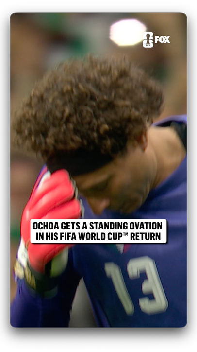 THE RETURN OF MEMO OCHOA 🇲🇽 The legendary Mexico goalkeeper subs on in Mexico city.