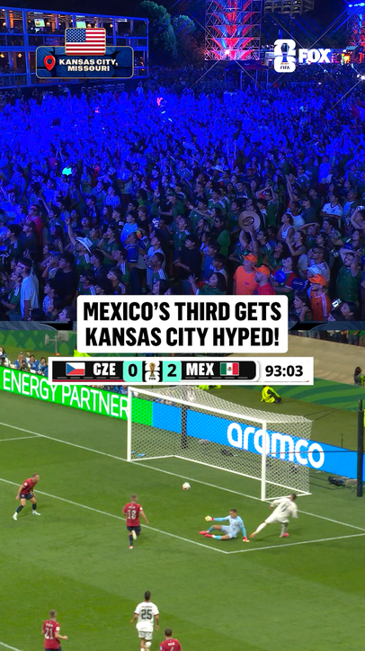 Kansas City erupts after Mexico's third goal of the night 🇲🇽