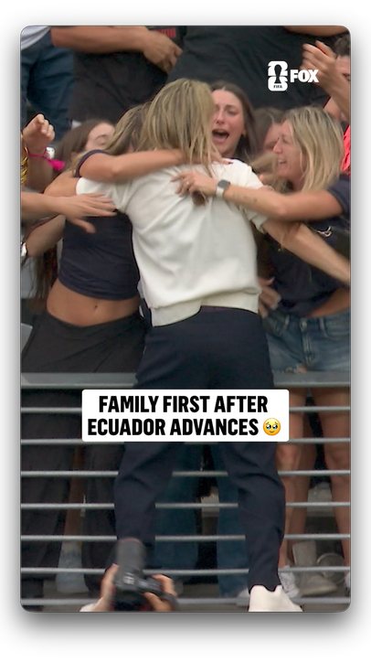 Look at what it means to Ecuador manager Sebastián Beccacece as his team secures a spot in the knockout stage 🇪🇨
