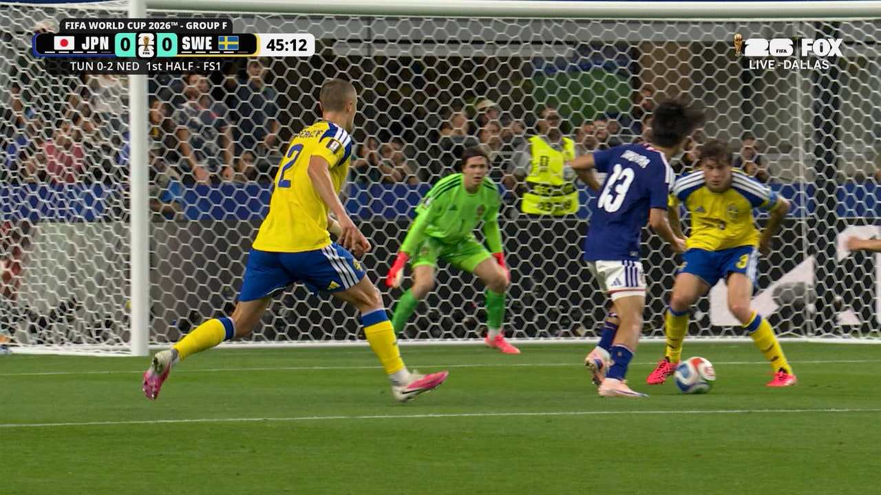 FIFA World Cup 2026 記念品　日本 v スウェーデン 計：5点 Sweden's Jacob Widell Zetterström comes up with SPECTACULAR save