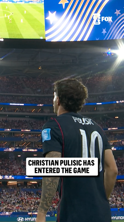 A loud ovation at Los Angeles Stadium as Christian Pulisic subs on for Tim Weah 🇺🇸