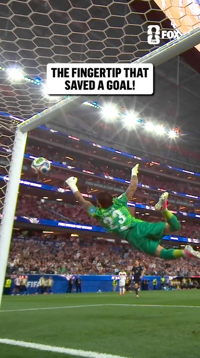 Uğurcan Çakır comes up with a massive save for Türkiye 🇹🇷