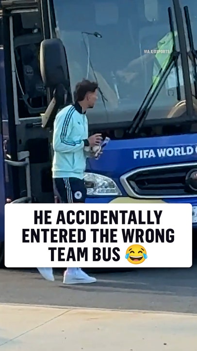 Leon Goretzka accidentally went into Ecuador's bus instead of Germany's 😂