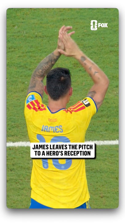 A standing ovation in Miami for @jamesdrodriguez  as he is subbed off 🇨🇴