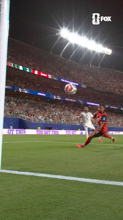 A wonderful finish from Riyad Mahrez to equalize for Algeria 🇩🇿