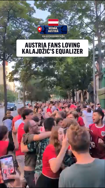 Kalajdžić's stoppage time equalizer sent these fans into a frenzy 🇦🇹