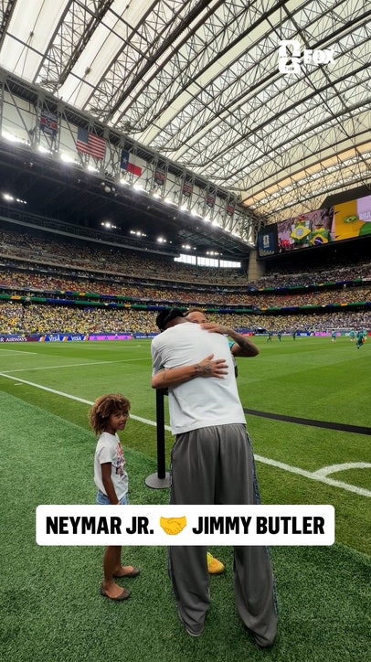 Neymar Jr. and NBA star Jimmy Butler together ahead of Brazil's Round of 32 match 🇧🇷