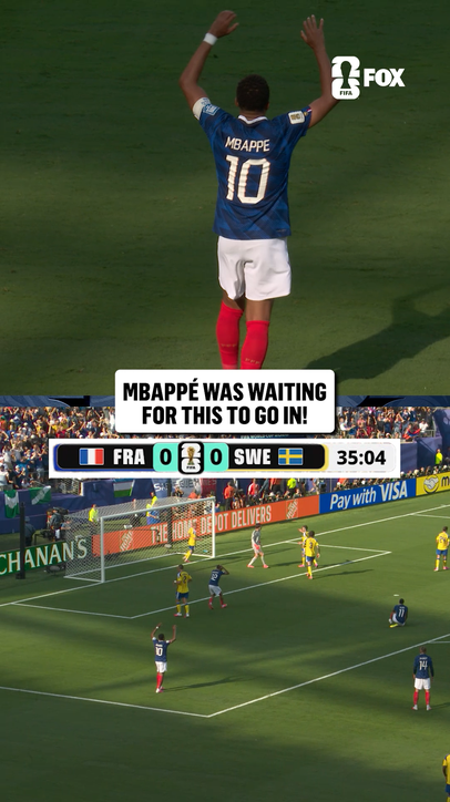 Mbappé reacts to Olise's bicycle-kick attempt 🇫🇷