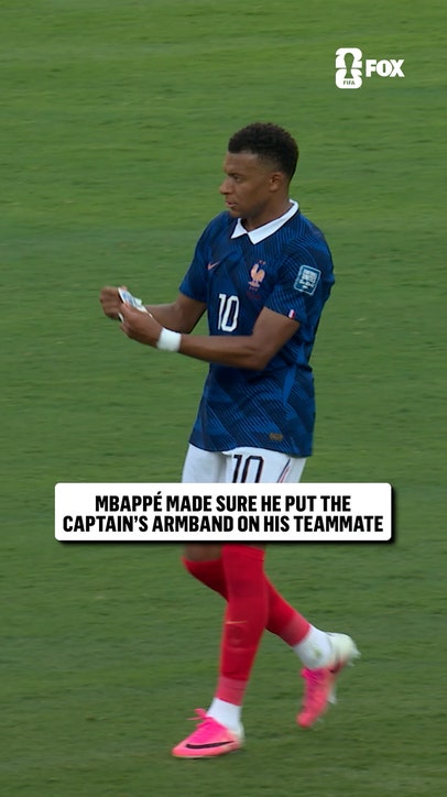 After handing the captain's armband to the referee in the previous match, Mbappé made sure it went directly to a teammate this time 🫡
