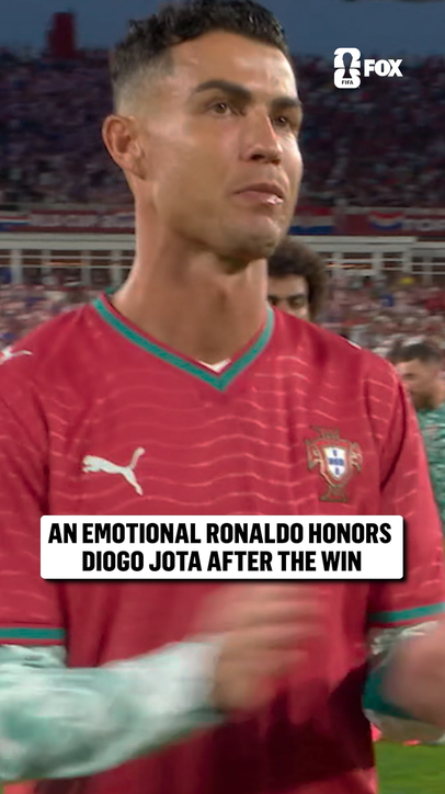 Cristiano Ronaldo puts on a Diogo Jota shirt to honor his late Portugal teammate
