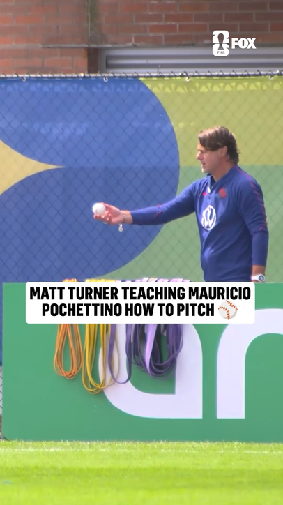 USMNT goalkeeper Matt Turner gives manager Mauricio Pochettino a pitching lesson ahead of throwing out the first pitch at tonight's Mariners game in Seattle 🇺🇸