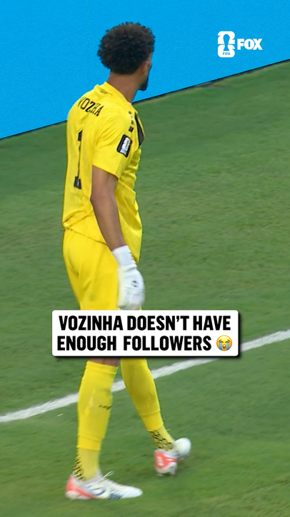 VOZINHA WAS SETTING HIS WALL AND STILL DENIES MESSI’S FREE KICK 🤯