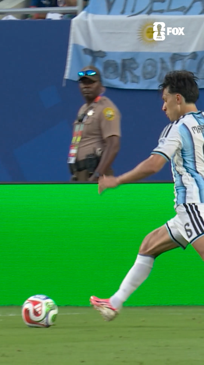 A picture-perfect near post finish from Lisandro Martínez 🇦🇷