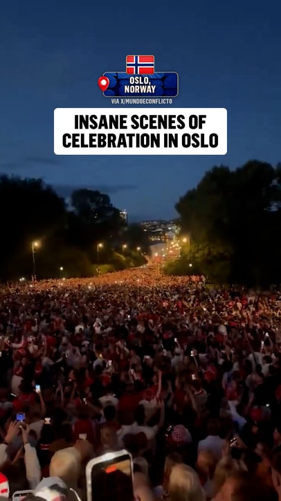 Fans in Oslo have taken to the streets to celebrate Norway advancing to the Quarterfinals for the first time ever 🇳🇴