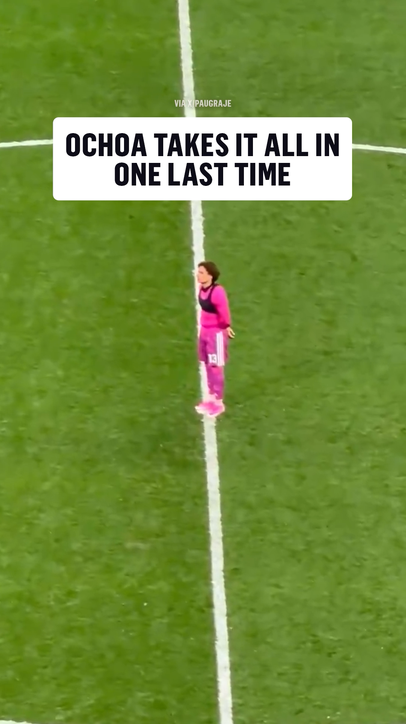 Memo Ochoa stands alone on the pitch for the final time after a historic FIFA World Cup career 🇲🇽