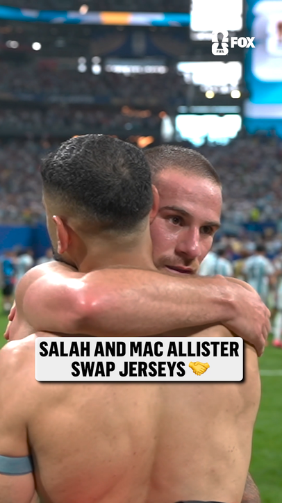 It's all love between former Liverpool teammates Mo Salah and Alexis Mac Allister 🇦🇷🇪🇬