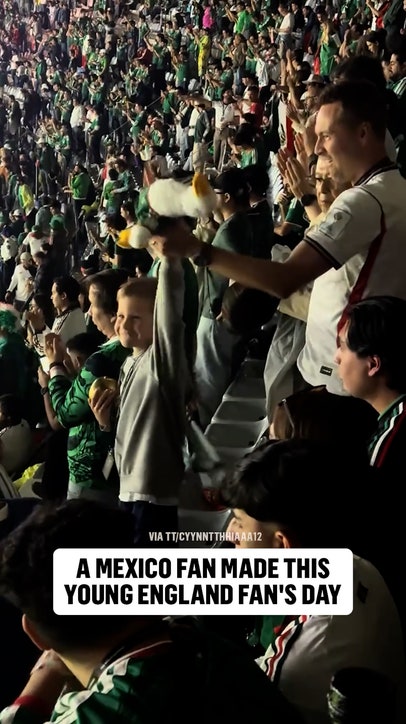 A Mexico fan gifted a young England supporter a stuffed Merlin the Duck 🫶