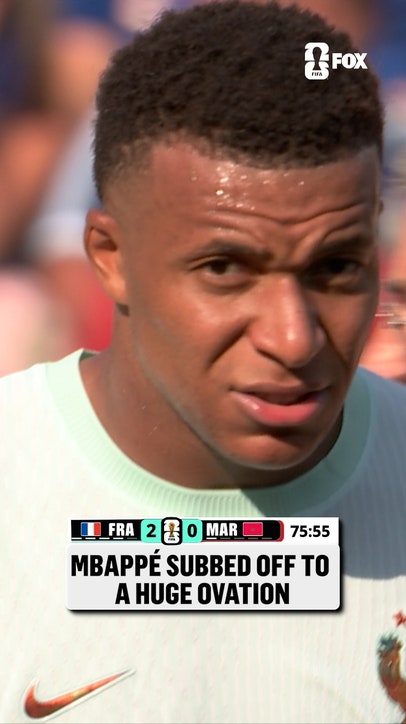 Mbappé salutes the French faithful after exiting the match in the second half 👏