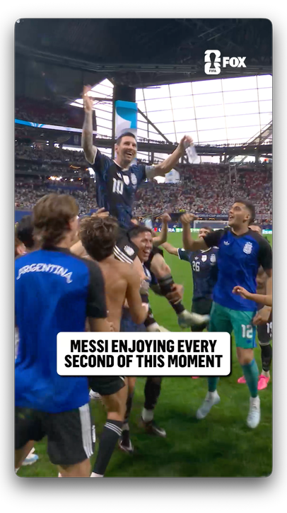 Argentina players celebrate as Enzo Fernández holds Lionel Messi on his shoulders 🇦🇷