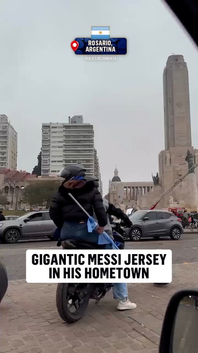 The love that Messi's hometown has for him is larger than life ❤️