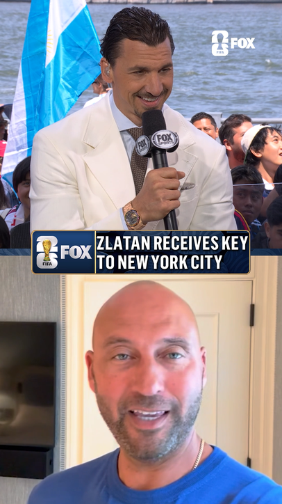 New York Yankees legend Derek Jeter gives Zlatan the Key to The City 🗝️
