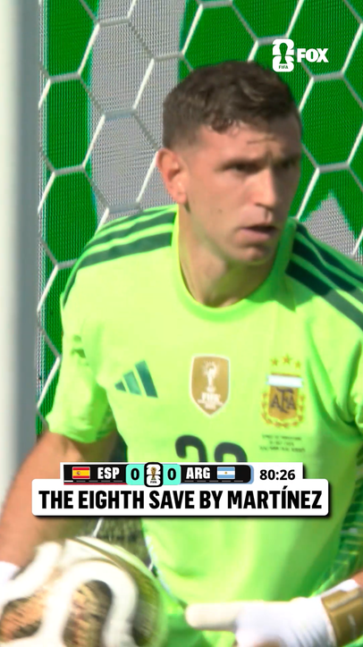 Emi Martínez ties the record for most saves in a Men's FIFA World Cup Final with his 8th of the match 🇦🇷