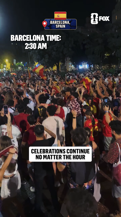 Spain fans in Barcelona having the time of their lives after La Roja won the 2026 FIFA World Cup 🗣️