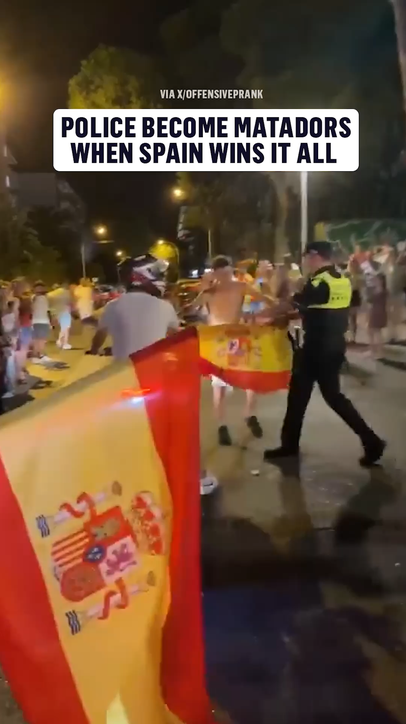Spain fans celebrate their own way 😂