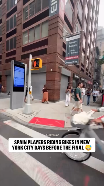 Ferran Torres, Dani Olmo and a couple of Spain players were biking around New York just days before becoming FIFA World Cup champions 🇪🇸