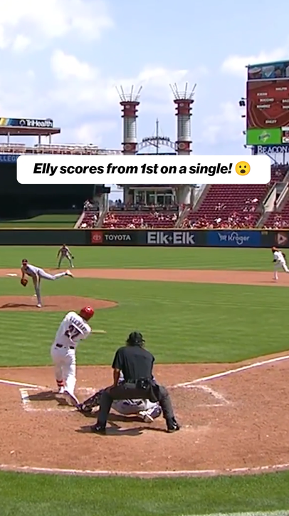 Elly De La Cruz was FLYING on this 💨