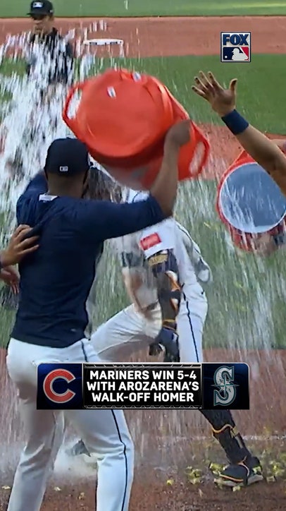 RANDY WALKS IT OFF 🤯