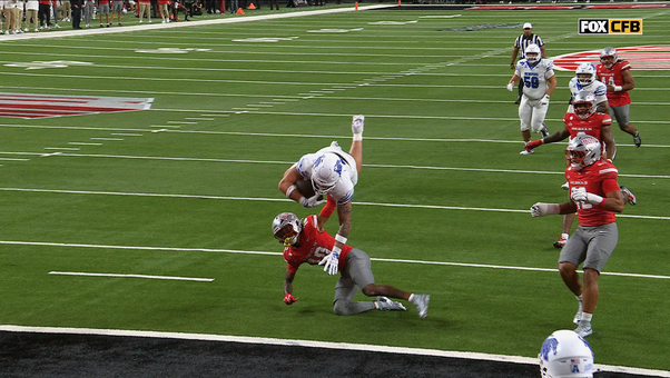 Memphis' Marcus Stokes ties score with 16-yard TD pass to Hunter Tipton vs UNLV