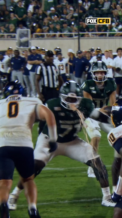 That's one way to stop the pass rush đ¤Ł
