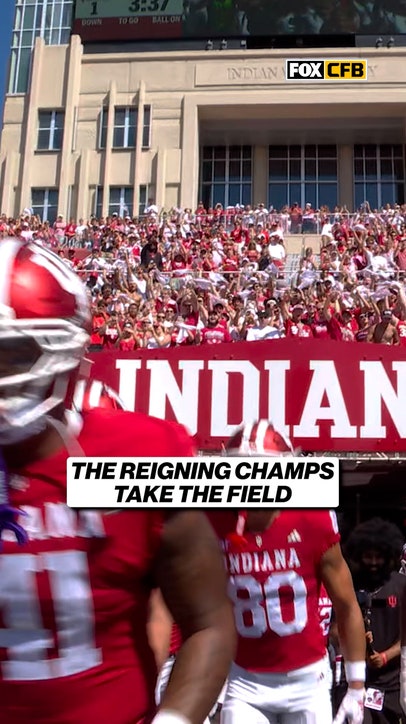 The reigning champs take the field for their opening game 😤