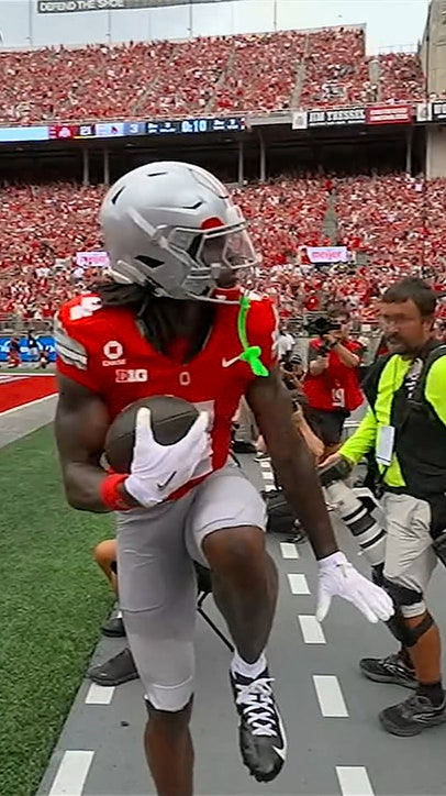 Jeremiah Smith hit the Heisman Pose after scoring his 2nd TD 🏆