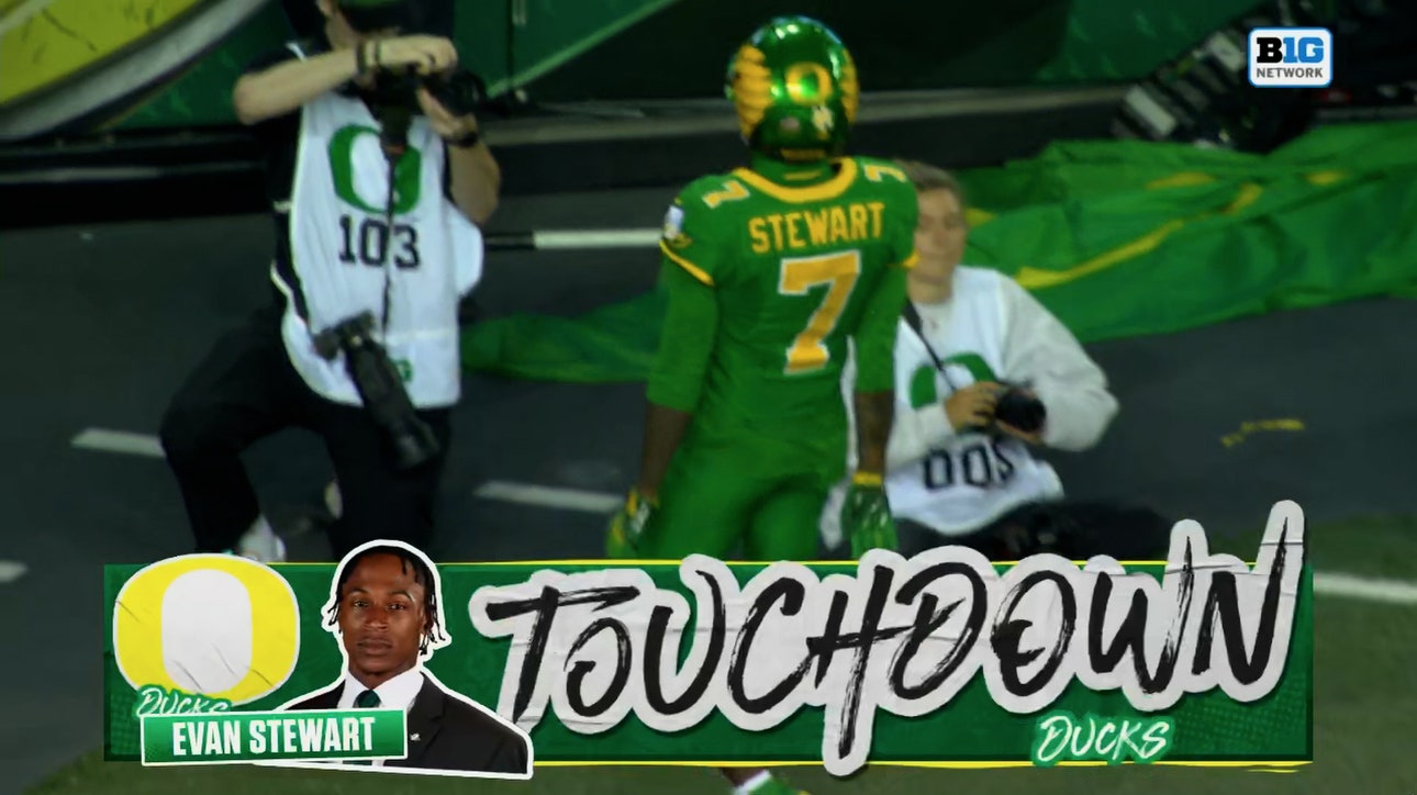 Dante Moore finds Evan Stewart for 39-yard TD to extend Oregon's lead over Portland State