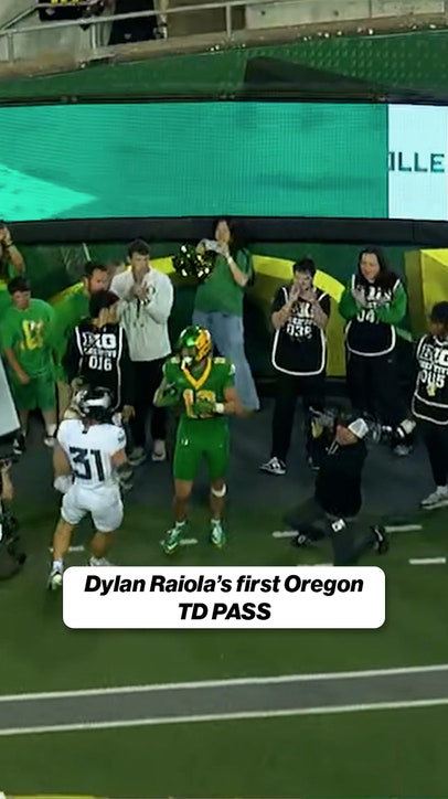Didn't take long for Dylan Raiola to find his first Oregon TD 🦆