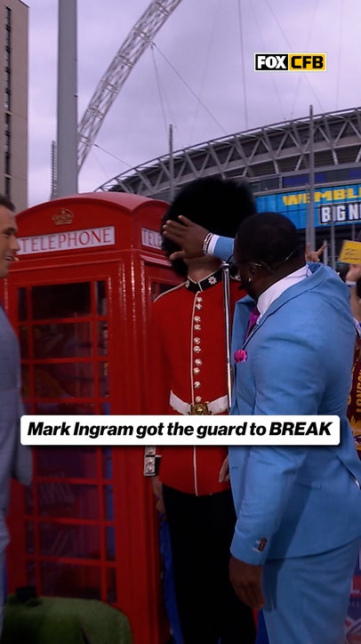 Did Mark Ingram cheat on getting this King's Guard to crack a smile?