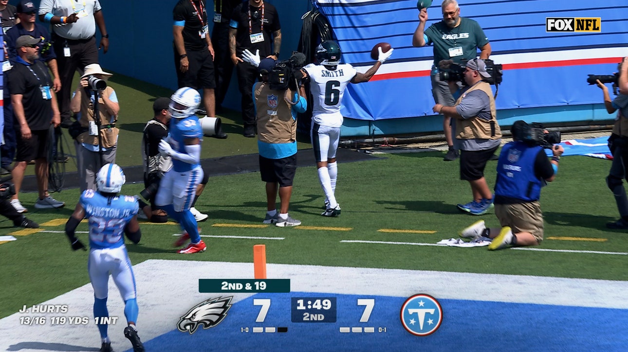 Jalen Hurts connects with DeVonta Smith for 22-yard TD, giving Eagles lead over Titans | NFL Highlights