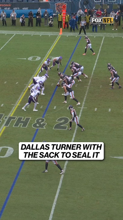 Dallas Turner with the sack to seal the game!