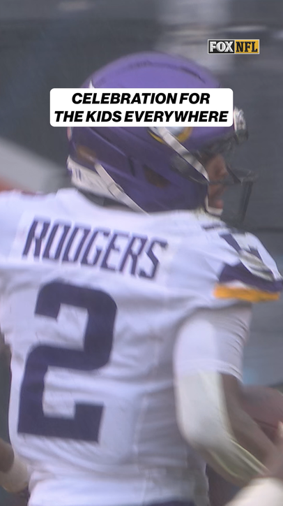Minnesota Vikings Hot dog celebration!