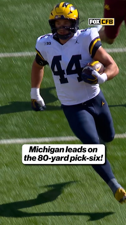 Michigan's Nathaniel Staehling Jumps the Route for PICK-SIX 